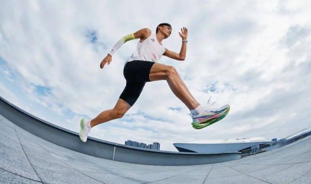 九游娱乐官网-中国马拉松跨入&amp;quot;205时代&amp;quot;背后，一款跑鞋的二十年押注